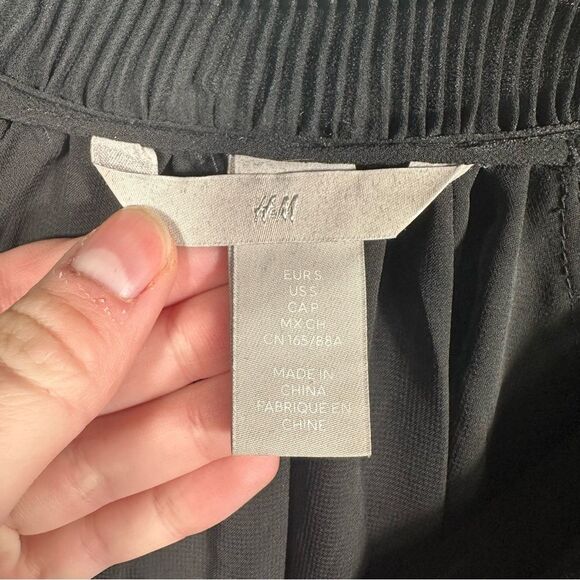 H&M Elegant Black Sheer Pleated Chiffon Long Sleeve Blouse Size Small Office - Picture 8 of 16